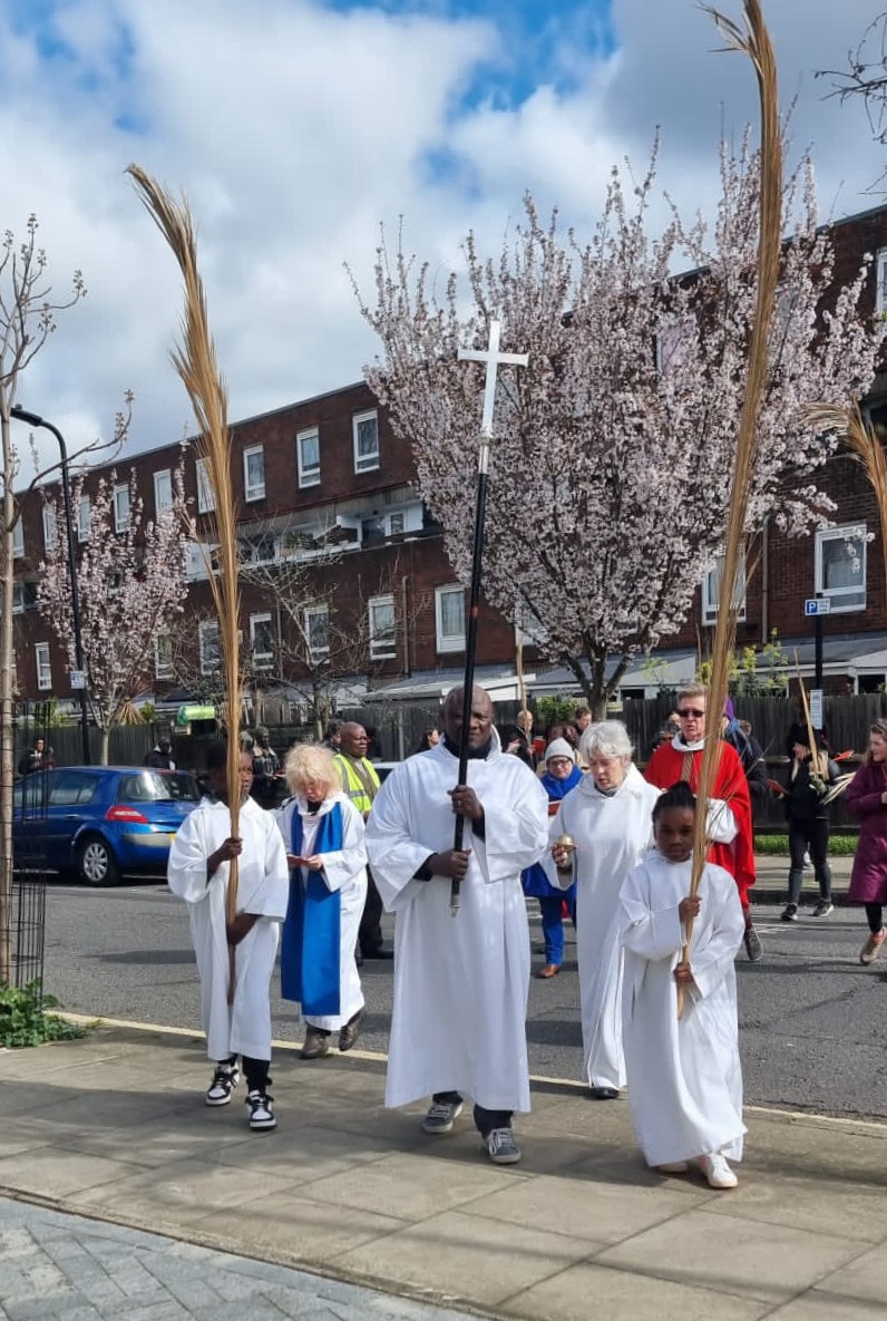 Sing hosanna! #PalmSunday2024 procession in #LondonFields