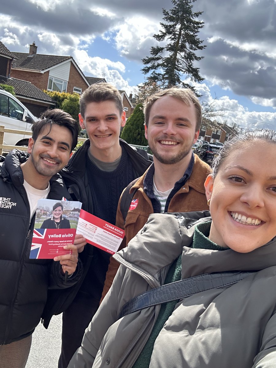 Knocking doors in Reading West with @LGBTLabourLDN today. Lots of support for @livbailey from residents - roll on the Labour gain 🌹