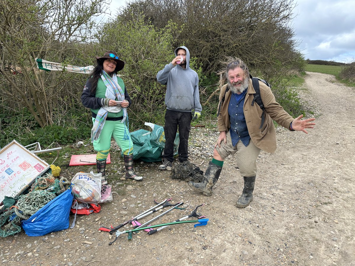 Brilliant lot at #greensockmovement drawing attention to the rubbish on the local coastline by clearing up. Thank you