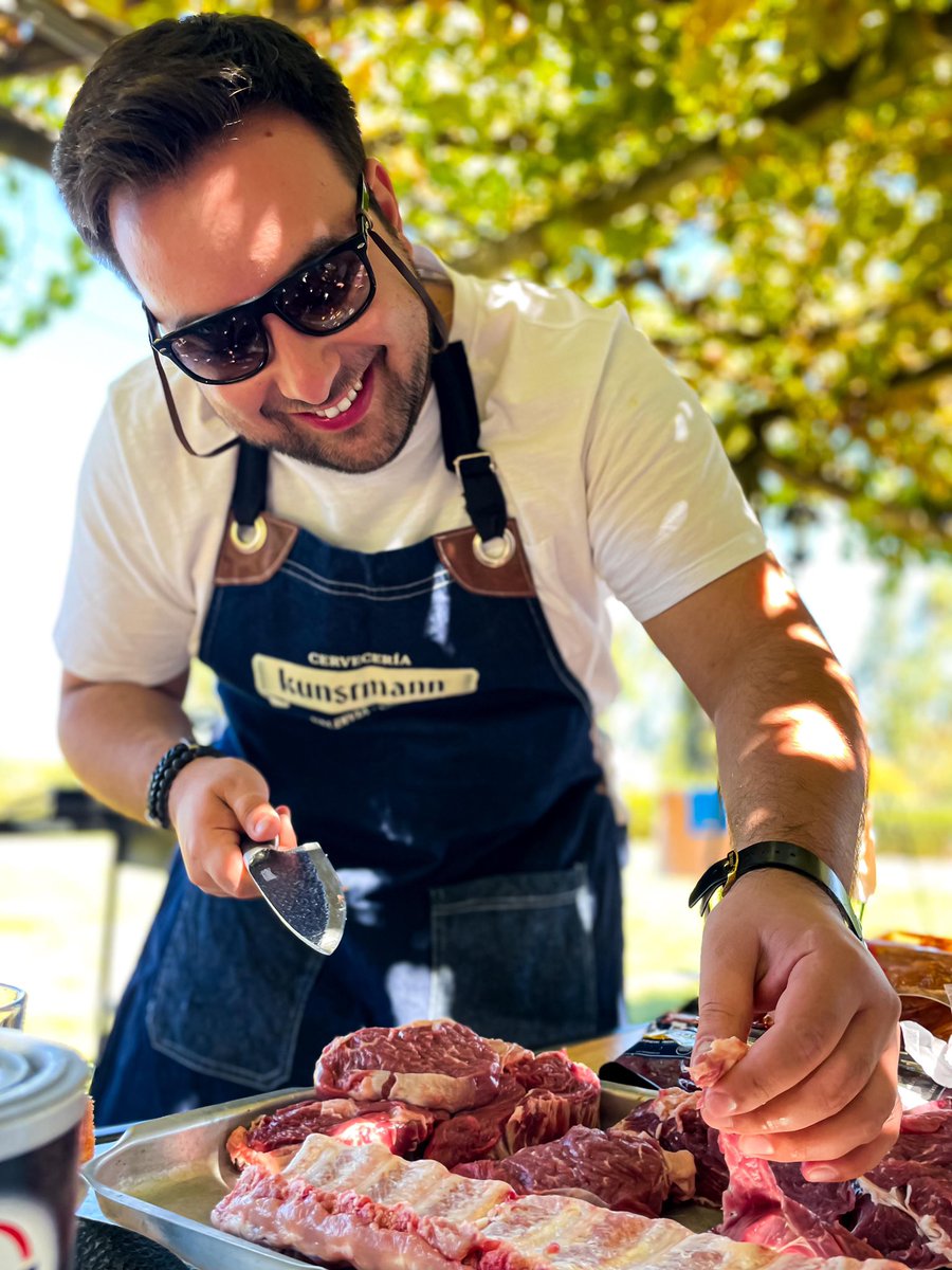 Siempre es rico disfrutar de un buen asado 🥩🔪. 
@lacarneriacl @kangkawe_cl <a href="/kunstmannchile/">Cerveza Kunstmann</a>