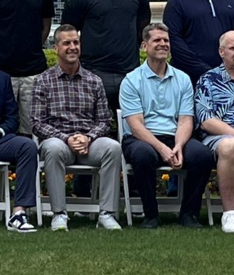 minakimes's tweet photo. Which clique would you sit with
 
-Shanafamily
-Bald bros
-Harbaughs https://t.co/0G4lDD50lq