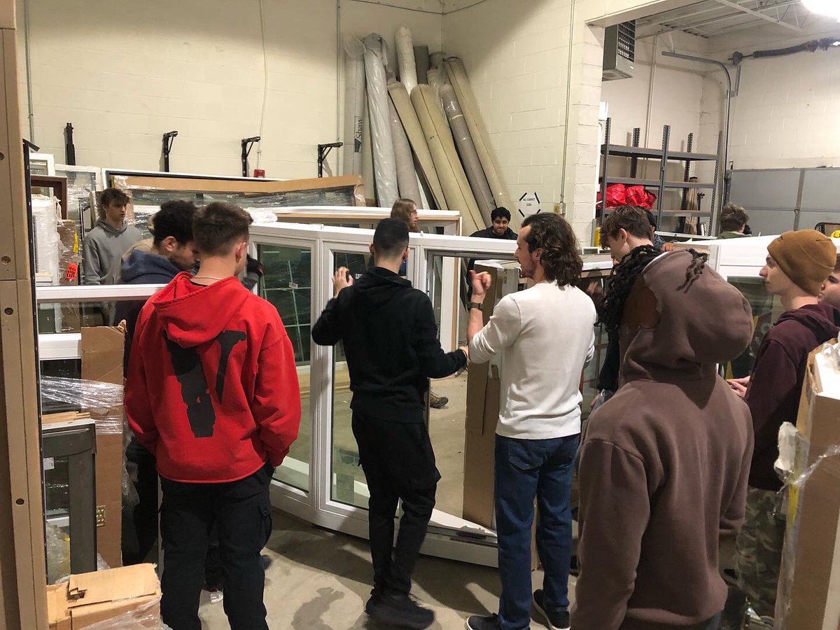 LewisU_AS's tweet photo. Success Scholars had a great time on Saturday volunteering at the Habitat for Humanity ReStore!
#LewisU #Lewisu_AS #volunteering #experientiallearning https://t.co/eafdvfgLdu