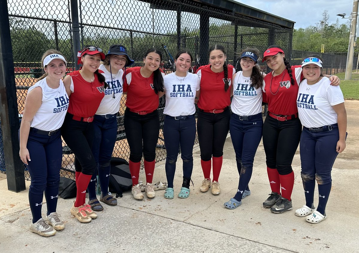 Love seeing our Lady Duke players wearing their high school uniforms! @GabbyShadek2025 @LeahEnglish2027 @GiannaMuliero25 @arhernandez2025 @DuranEnvey @BMcHale2026 @B_McHale2025 @S_McHale2024