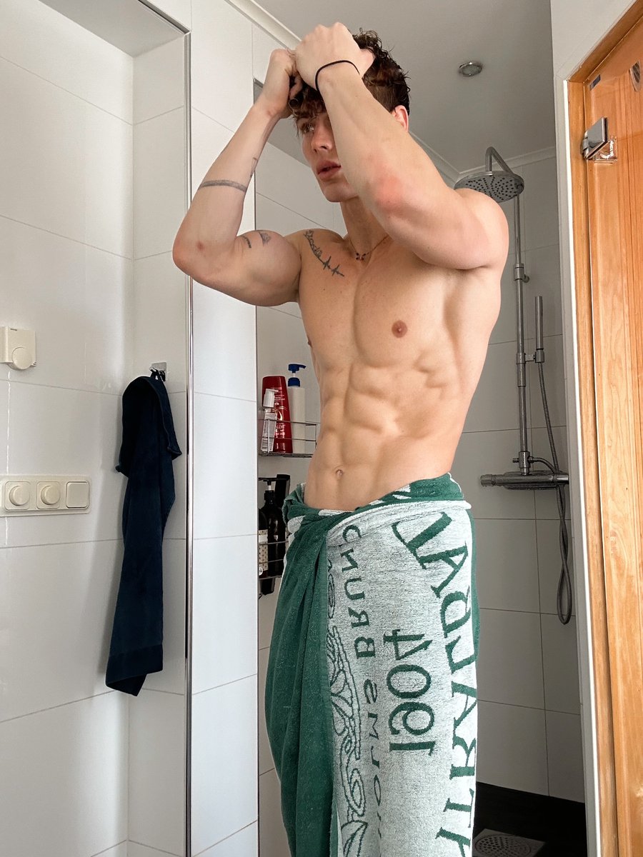 RT if you want to shower with me! 🥵