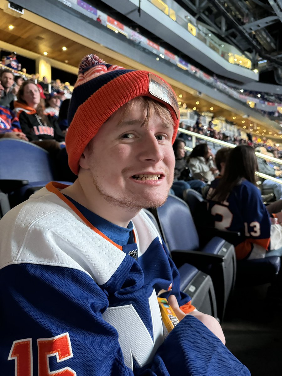 kerrieferrara's tweet photo. Let's Go Islanders from  Nyisles real life twin!!  😂 #NYI #ISLES #LGI @ny_islanders https://t.co/7N0yf7OZuS
