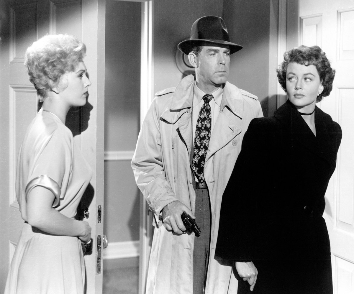 A police detective falls for the bank robber's girlfriend he is supposed to be tailing in PUSHOVER. See it Saturday at midnight ET with an encore Sunday morning at 10am ET on #NoirAlley.