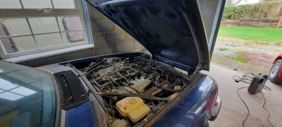 BarnFindsUK's tweet photo. Ad:  Jaguar XJS V12 Convertible - "The car hasn't been moved in years"
On eBay here -->> https://t.co/ZmMdNoAX1o

 #JaguarXJS #ClassicCar #CarRestoration #ConvertibleLife #V12Engine #OldCarLove https://t.co/GuiuffsCKM