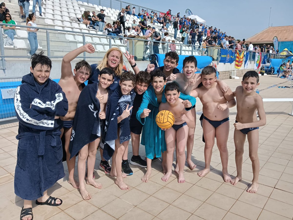 SABADELL BLANC 2012 I 2014 - HABAWABA ALEVÍ

1 victòria (la 4a) en la fase de grups, i el 1r empat a la lliga Platinum.

Demà 2 partits més i el creuament final.

#somCNSabadell #adnclub #plapedreraCNS #somwaterpolo