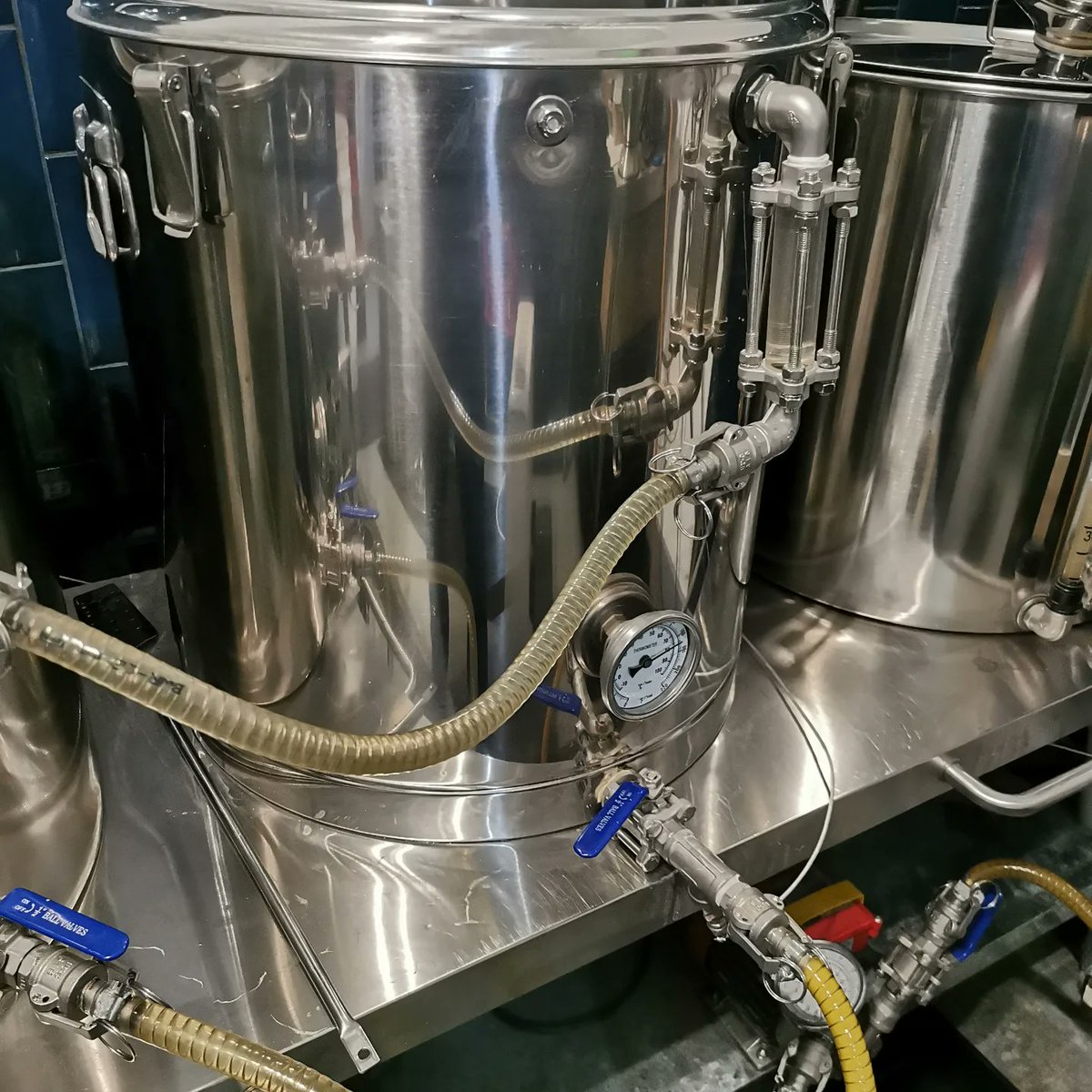 TonyCoulson10's tweet photo. Belgian Wit #brewday success, easy to drink with a satisfying mouthfeel & tasting good too. What's not to like... #homebrew #homebrewing #scottishcraftbeer #longside #allgrainbrewing #homebrewery #ssbrewtech #einbrew #belgianwit https://t.co/LoUrBY2vxK