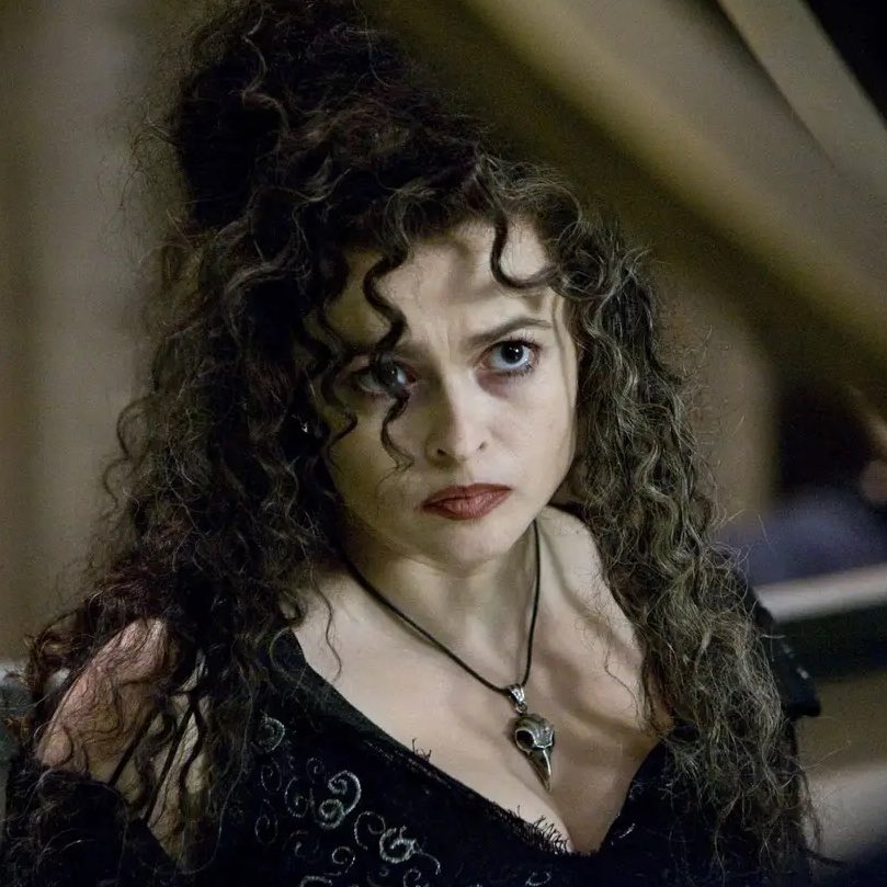 ¿A cuál de estos dos personajes odias más? 

RT - Dolores Umbridge
LIKE - Bellatrix Lestrange

¡Que comience la batalla!