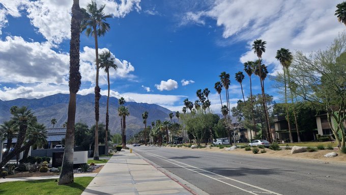 It's warm bloodyhell https://t.co/7KMRuv0GUt