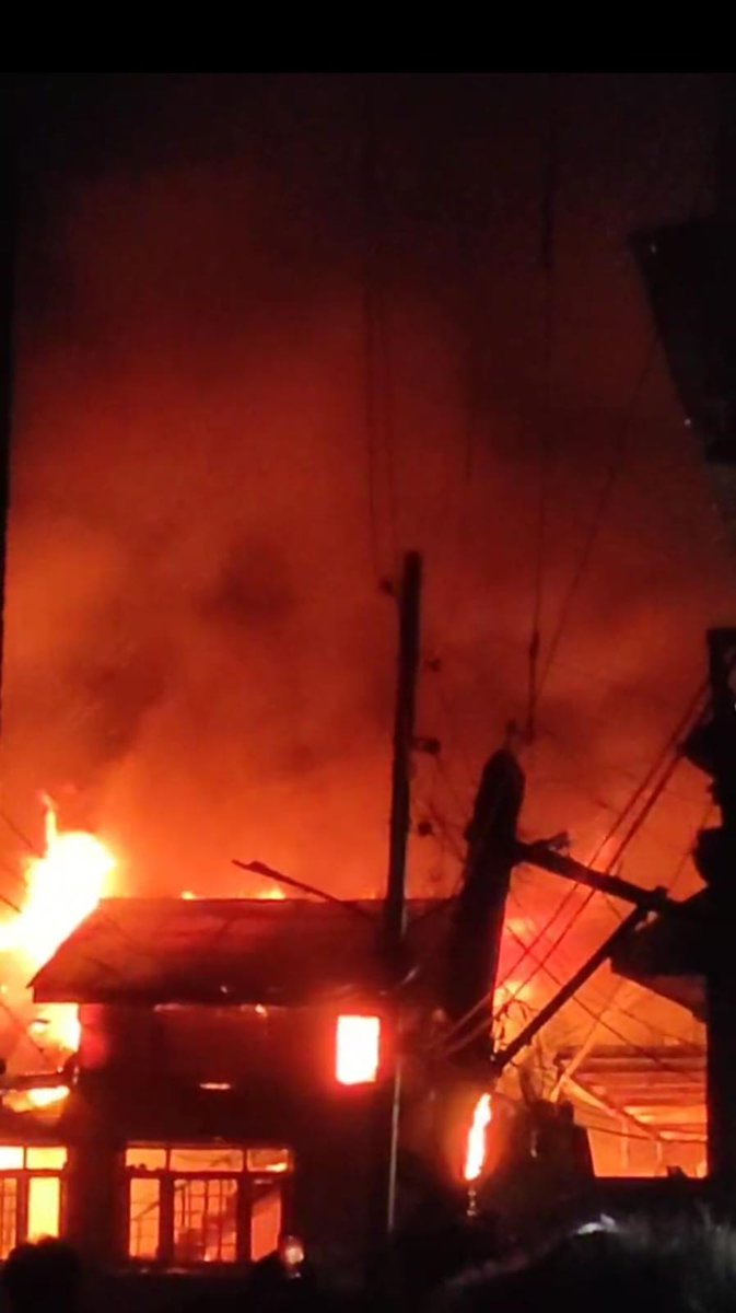Massive Fire broke out at nowpora khayam area, of Sringar

More details are awaited

#massivefire #fire #fireincident #nowpora #khayam #kashmirimages
