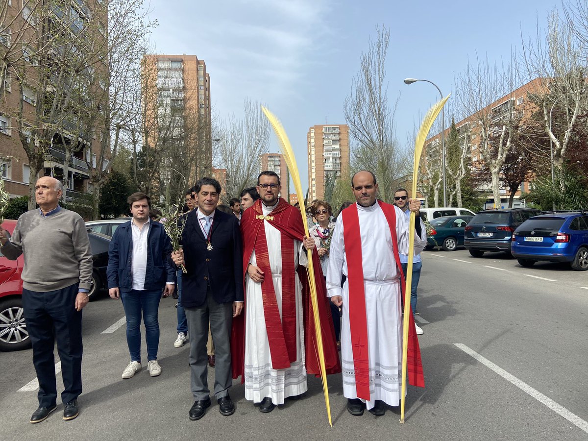 psmdelparque's tweet photo. Gracias @davidperez por acompañar a los feligreses de Santa María del Parque en el inicio de la semana más importante de muchos vecinos de Hortaleza. @JMDHortaleza @archimadrid @juanigmerino https://t.co/kzMjvlmoCO