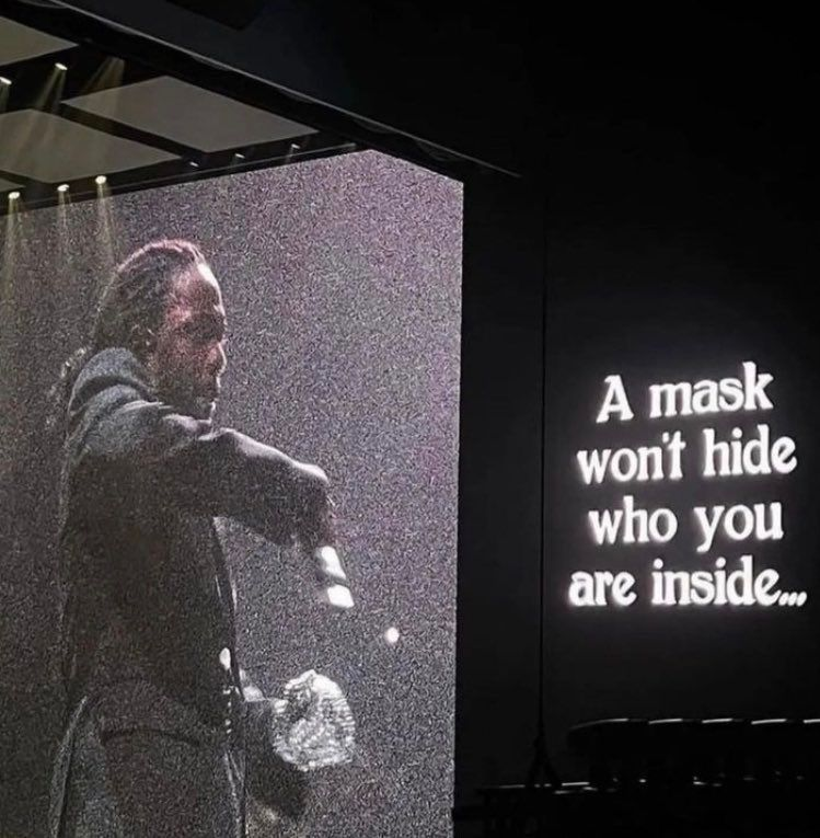 rapworldbr's tweet photo. "Uma máscara não esconde quem você é por dentro."

- Kendrick Lamar https://t.co/OStx7fz0qp