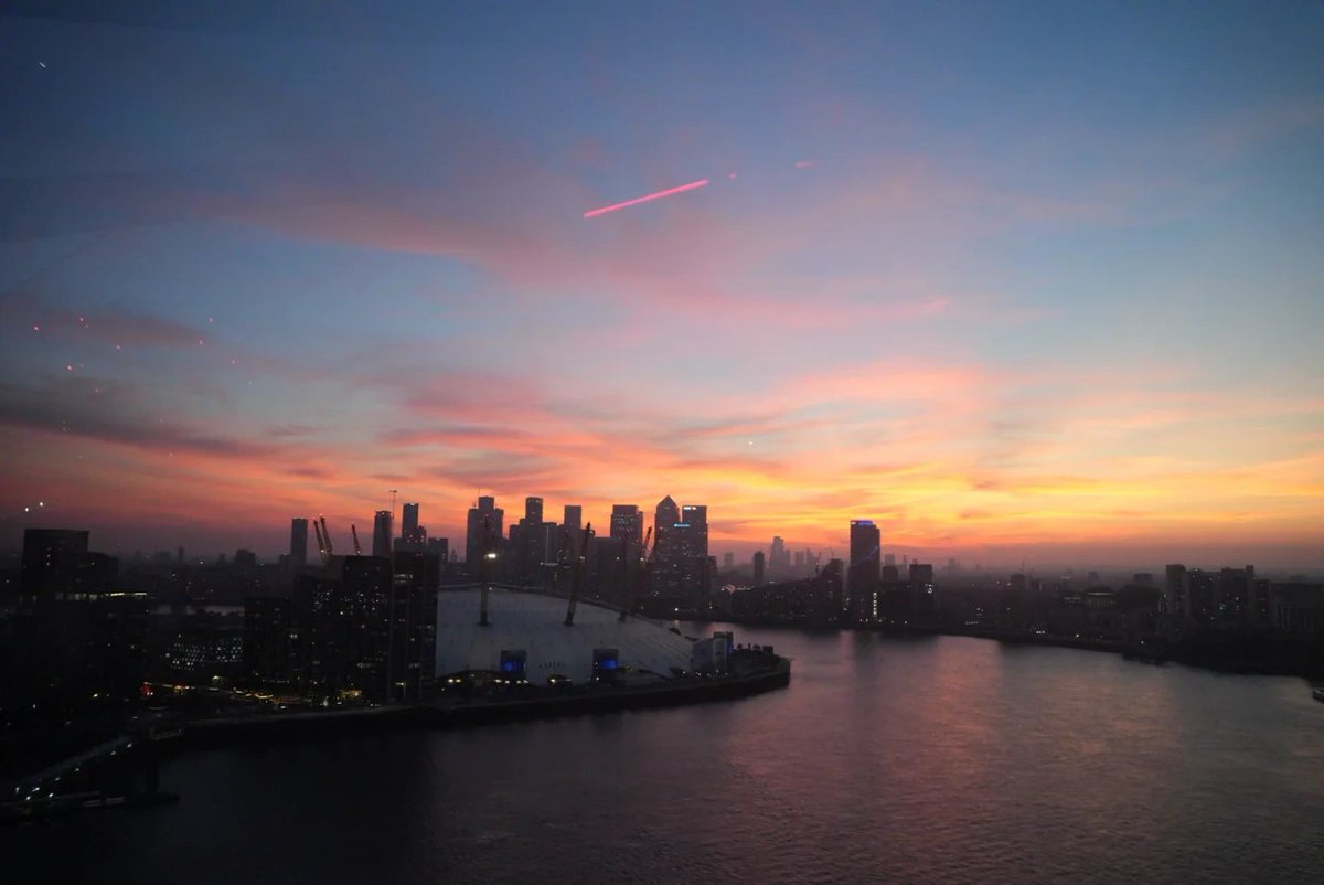 jangsu_exist's tweet photo. I recommend everyone to take this cable car ride in London! ! ! . It was super beautiful #LONDON  #Cable Car Sightseeing🇬🇧🚠 https://t.co/Q8bJtXKU56
