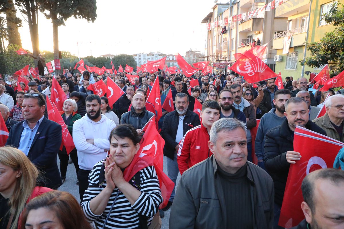 DocDrLutfuSavas's tweet photo. 📍Defne ilçemizin Sümerler Mahallesi’nde Grup Başkan Vekilimiz @alimahir ile birlikte hemşehrilerimizle buluştuk. Bizlerin kardeşliği hiçbir kirli algıya fırsat vermez. 
Sandıktan güçlenerek çıkacağız, kazanan Hatay, kazanan Defne olacak.
#hataybizimcanımız❤️
#İsimizGucumuzHatay https://t.co/RRejIP2shv