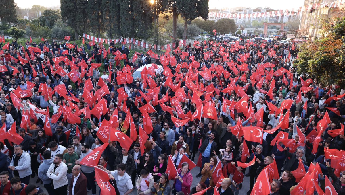 DocDrLutfuSavas's tweet photo. 📍Defne ilçemizin Sümerler Mahallesi’nde Grup Başkan Vekilimiz @alimahir ile birlikte hemşehrilerimizle buluştuk. Bizlerin kardeşliği hiçbir kirli algıya fırsat vermez. 
Sandıktan güçlenerek çıkacağız, kazanan Hatay, kazanan Defne olacak.
#hataybizimcanımız❤️
#İsimizGucumuzHatay https://t.co/RRejIP2shv