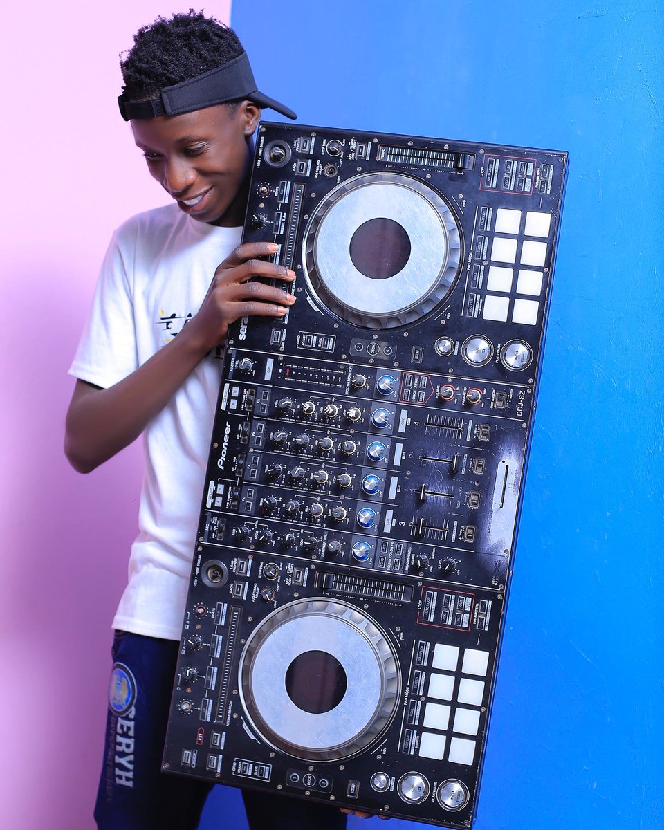 djkashnex246's tweet photo. Shoooow 🔥 https://t.co/U20zVCDgrH
