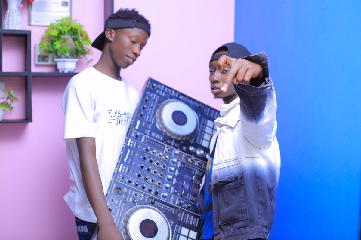 djkashnex246's tweet photo. Shoooow 🔥 https://t.co/U20zVCDgrH