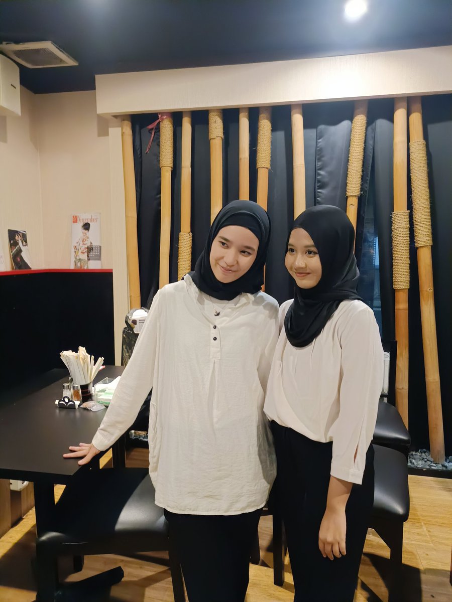 Di hapeku adanya foto teman-teman sama Bebeb <a href="/bchsr_/">Beby Chaesara</a> 

Akunya lupa ga foto 🤣

Thanks untuk keseruan hari ini. Rasa rindu sedikit terobati. 
<a href="/BebyOshi/">Paguyuban Mba - Mba bchsr_</a> <a href="/Bebyyers/">Paguyuban @bchsr_ 👍</a>