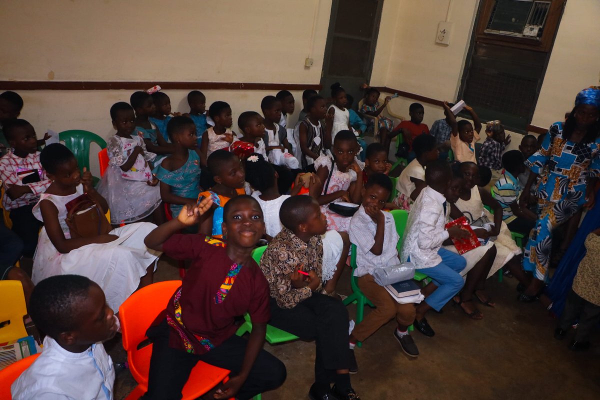 kduaPIWC's tweet photo. Our future leaders were not left out of the action. 

#EasterSunday #ResurrectionSunday #UGMC #Eugene #universityofghana #blackstars #changeiscoming https://t.co/Ih1W4yW3cu