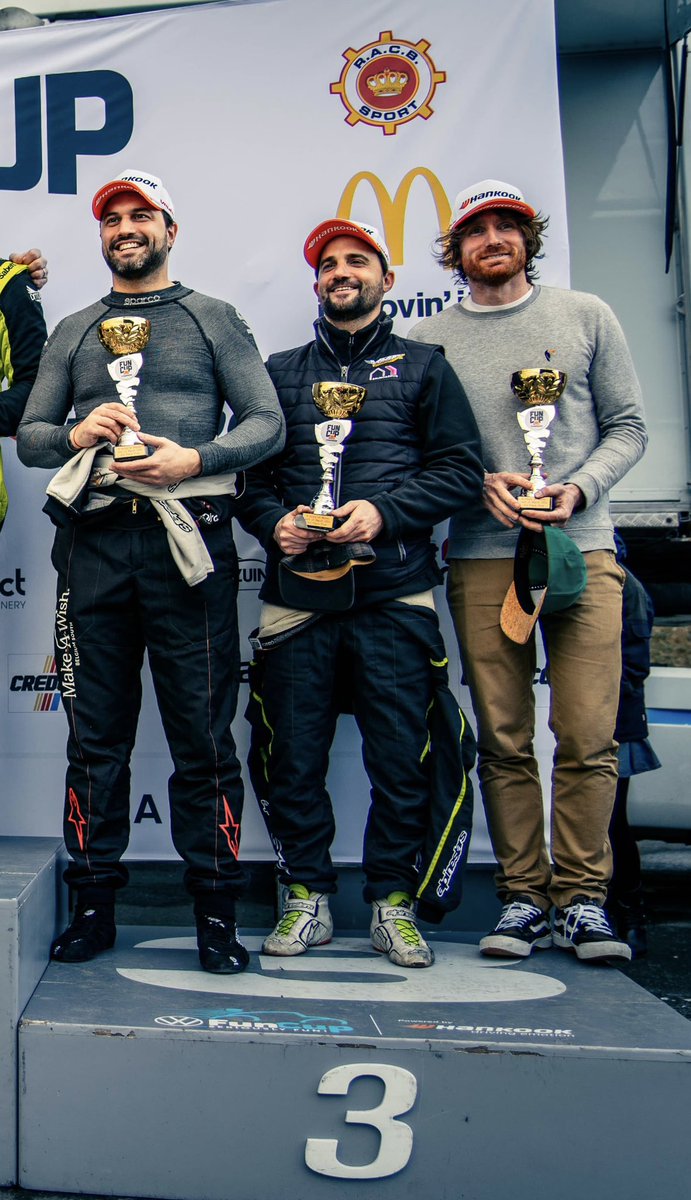 GLBouchez's tweet photo. 🍾 Un podium pour bien commencer la 1ère journée de ma 38ème année 😄
🥉 3ème place de notre catégorie en #VWFunCup !
🙏 Merci à l’ensemble de l’équipe AC Motorsport pour l’excellent travail !
👍 Top boulot Max et Jérôme 😉
#racing #sport #podium https://t.co/VYc4H503kl