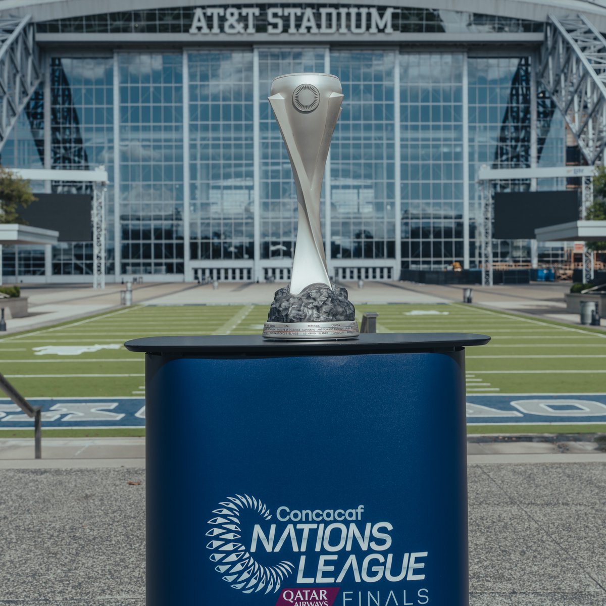 The trophy has touched down at AT&T Stadium! 🏆