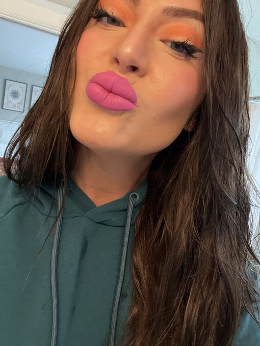 Sunset vibes 🩷🧡 https://t.co/GiDo2YPE3s