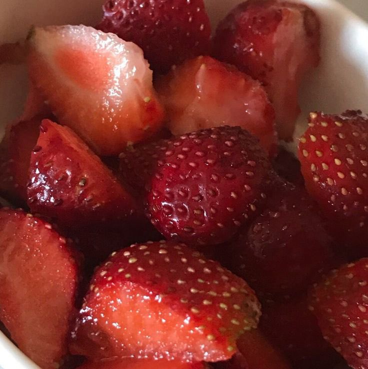 noomliq's tweet photo. ,        strawberry 🍓 https://t.co/RzXAPqZGYu