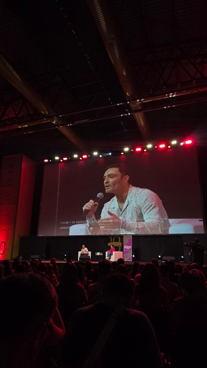 Comic_Con_PT's tweet photo. Agora com Ed Westwick no GOLDEN THEATER!!!!!
#ComicConPortugal #BeWhateverYouWant
#ccpt #10anosccpt 
#GoldenTheather https://t.co/SslijBOLyW