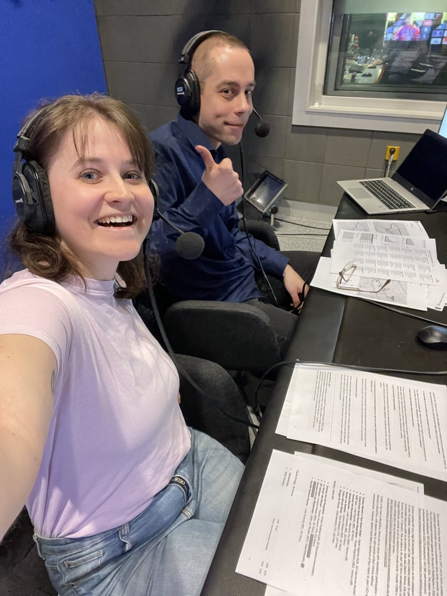 Stala se mi věc.
Dneska jsem si díky @vojtechjirovec splnila veliký sen. Odkomentovali jsme si společně na ČT sport Plus ženský Gent-Wevelgem. 🎙️🚴🏻‍♀️
Respekt byl, ale pak mě to strašně moc bavilo. Z diváckého hlediska nemůžu než doufat, že šlo o ucházející poslech. #GW24