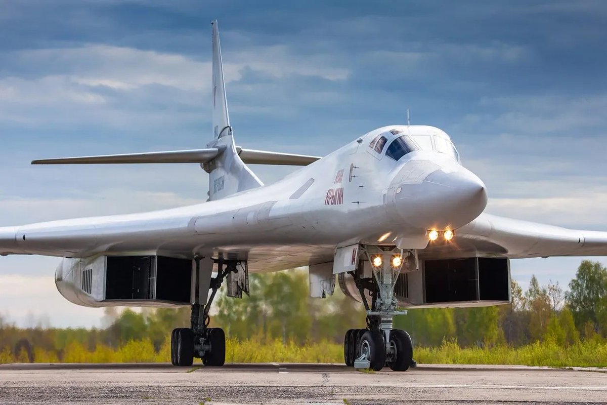 ⚡️BREAKING 

26 Russian nuclear-capable bombers are reportedly preparing to take off and strike targets in Ukraine