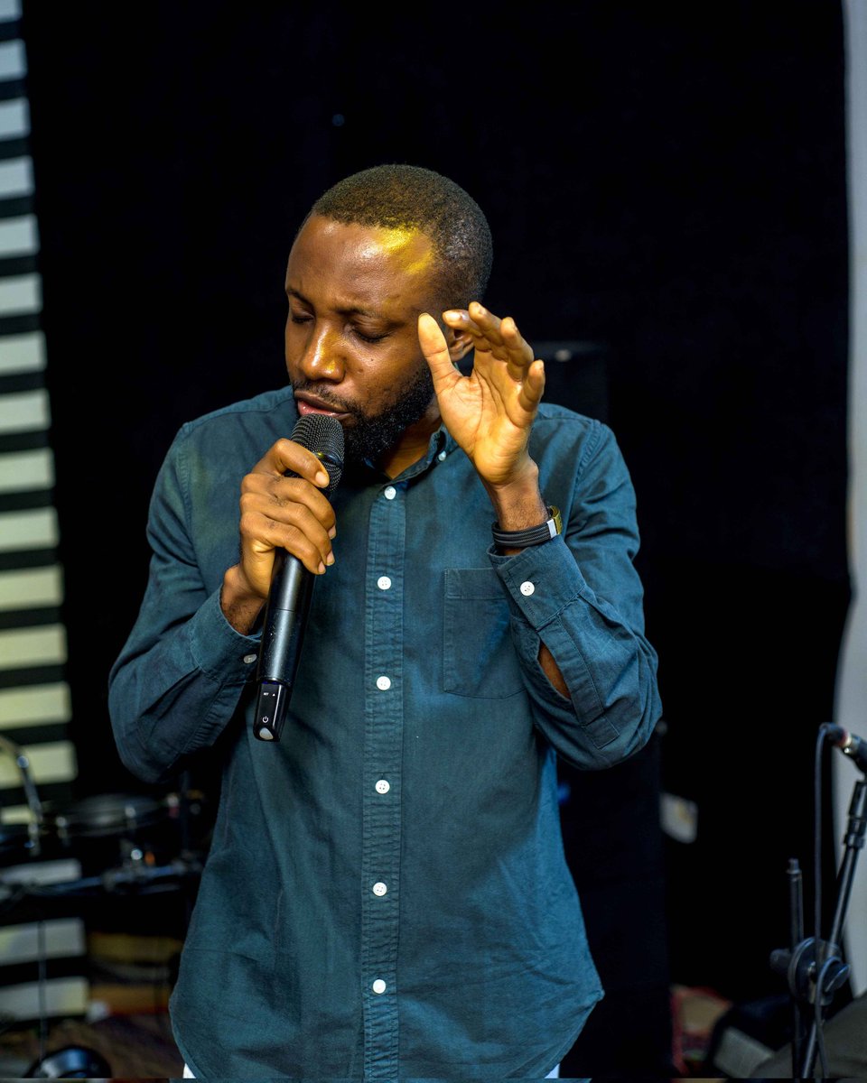 lizzy_folorunso's tweet image. We find space for what we treasure 
We find time for what we want
We choose our priorities
Jesus ,Your our Number 1
Last thursdsy was 🔥🔥🔥🔥
We gather again Thursday,18th of April
Photo credit @JideJnr
#addictedroom #worshippers #worshipcommunity #lizzyfolorunso