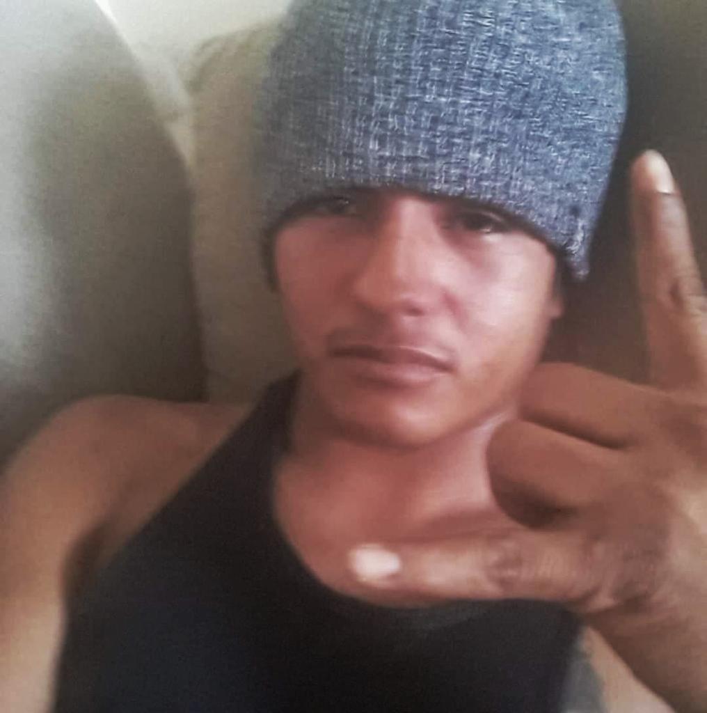 Al gatillero Juan Carlos Cantarero Fuentes, alias Tecolote, de la MS13, se le terminaron sus días de atentar en contra los salvadoreños y presumir su pertenencia a la MS13.

Este terrorista cometía sus asesinatos en diferentes zonas de Nahulingo, Sonsonate.

Además, movilizaba y
