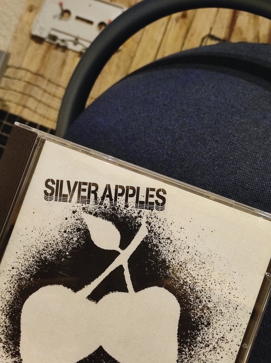 FaroRojo1's tweet photo. Los padres de Laika. https://t.co/bi3BzGmaBN #silverapples #laika https://t.co/D7TBqTOVeY