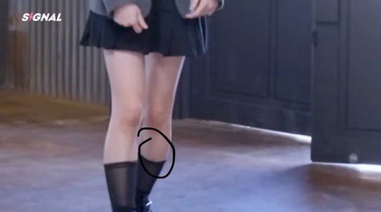 SonJiwooBr's tweet image. [#INFO] SERÁ QUE VEM AI? Uma das novas integrantes do TripleS tem a mesma mancha na perna que Jiwoo, além de suas escritas serem muito parecidas. O que acham?

#RUNEXT #알유넥스트 #지우 #JIWOO