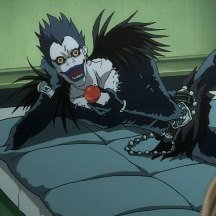 Обожаю яблоки из мира людей! Как вы их называете — сочные?