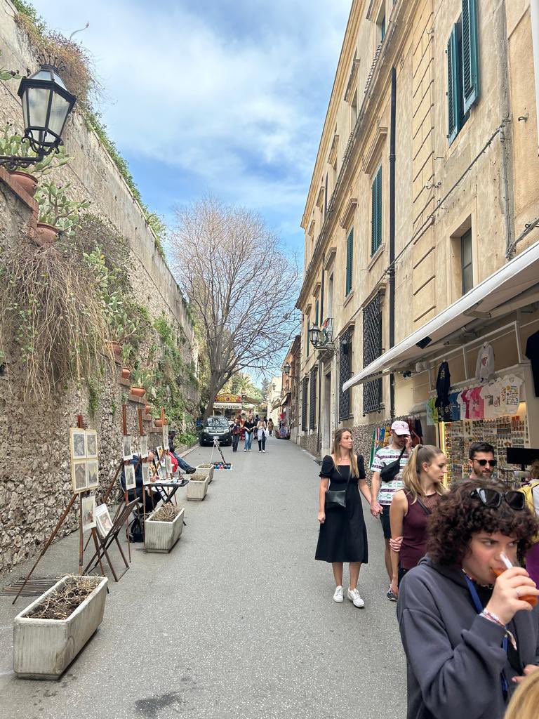 Some last minute shopping for gifts and souvenirs in Taormina, before packing this evening ahead of our flight tomorrow. See you when we get back - Sicily you have been amazing ✈️🇮🇹☀️🌋