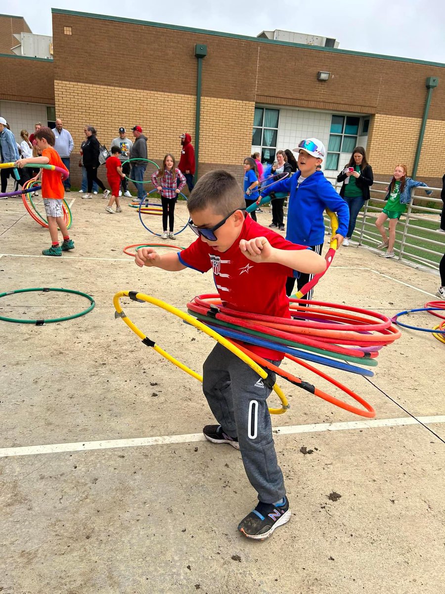 silvercreekazle's tweet photo. #SCCHAMPS F I E L D  D A Y  2 0 2 4 ! ! We had the most incredible [lil’ muddy 🫣] day!! Our CHAMPS had a BLAST! WOWWWWW, we mean it when we say our families and community show up for these kids! 🙌 We have the B E S T town! Thank you to all who came and supported! #WeAreAzle 💚 https://t.co/ls5bFkbKsv