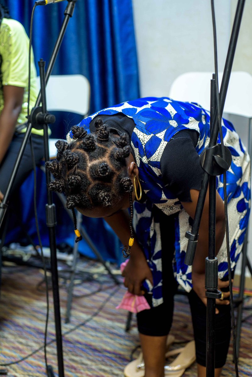 lizzy_folorunso's tweet image. We find space for what we treasure 
We find time for what we want
We choose our priorities
Jesus ,Your our Number 1
Last thursdsy was 🔥🔥🔥🔥
We gather again Thursday,18th of April
Photo credit @JideJnr
#addictedroom #worshippers #worshipcommunity #lizzyfolorunso