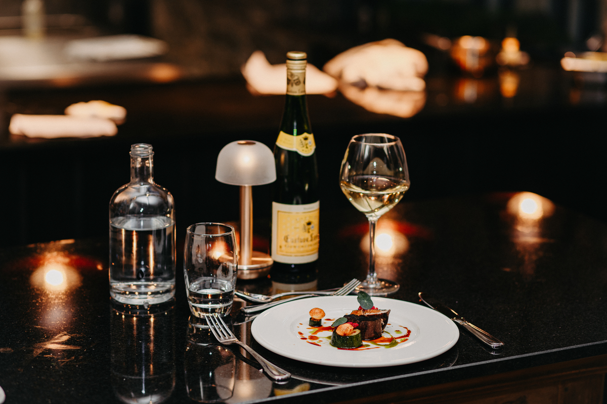 Escape to luxury at the Lodge, with our Brabazon Dining Experience package! Limited dates available: Mar 29, Mar 31, Apr 4, Apr 5, May 9. Enjoy a complimentary cocktail, 10-course Tasting Menu @ Brabazon Restaurant & breakfast. €410 per couple. Book now: secure.tankardstown.ie/bookings/speci…