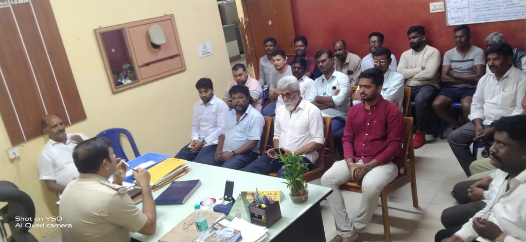 madivalaps's tweet image. ನಿನ್ನ ನಮ್ಮ ಠಾಣೆಯಲ್ಲಿ ಮಾಸಿಕ ಜನ ಸಂಪರ್ಕ ಸಭೆಯನ್ನು ಹಮ್ಮಿಕೊಳ್ಳಲಾಯಿತು ಹಾಗೂ ಜನಸಾಮಾನ್ಯರ ಕುಂದುಕೊರತೆಗಳನ್ನು ಆಲಿಸಿ ಪರಿಹಾರ ಬಗ್ಗೆ ಕ್ರಮ ಕೈಗೊಳ್ಳಲಾಯಿತು