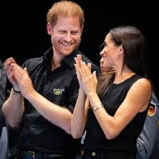 #WeStandWithHarryandMeghan 
#WestandwithMeghan