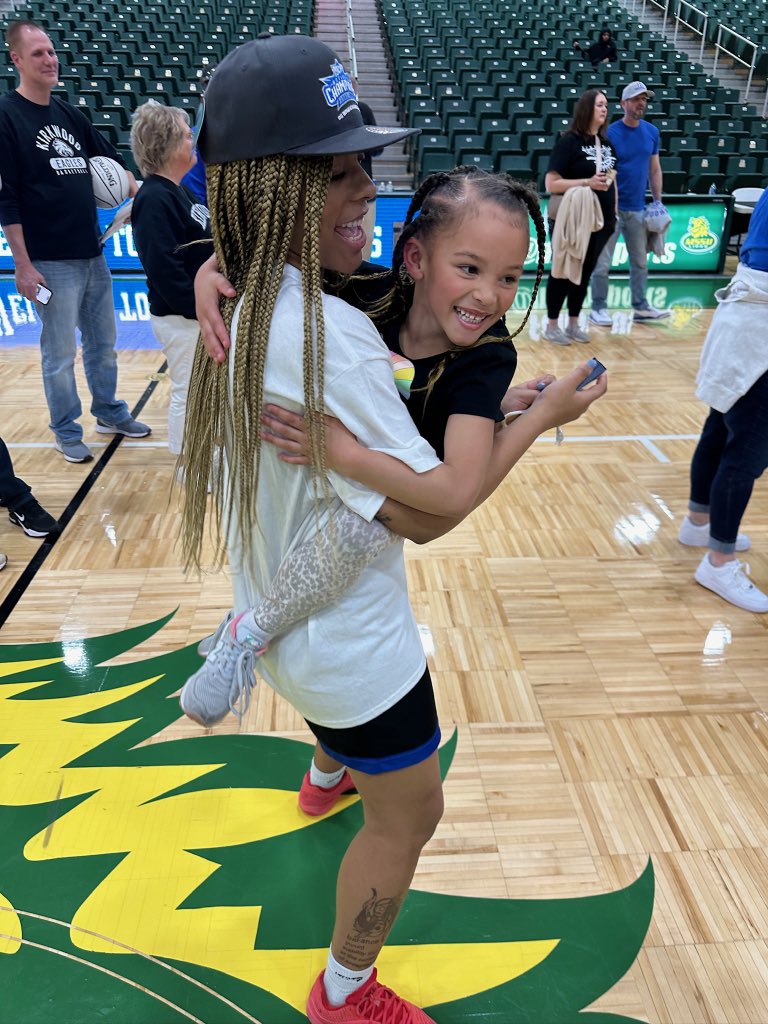 JariahHarris's tweet photo. officially a national champ! 💙 @NJCAABasketball https://t.co/S8lcxvxZem