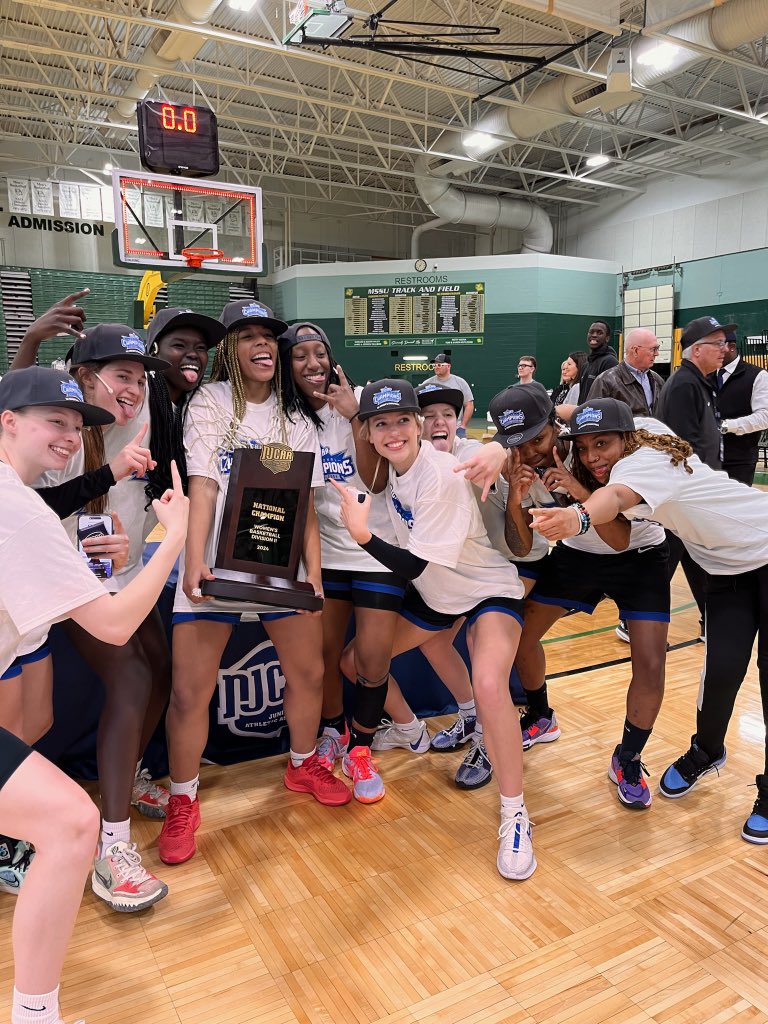 JariahHarris's tweet photo. officially a national champ! 💙 @NJCAABasketball https://t.co/S8lcxvxZem