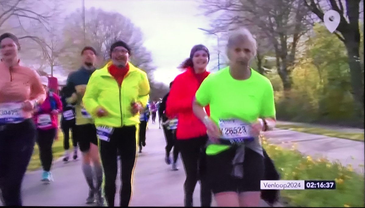 AadLips's tweet photo. Vanaf de hometrainer genoten van de geweldig sfeervolle #Venloop op tv.

Wederom grandioos in beeld gebracht door de professionals van @omroepvenlo. Die zelfs ‘n helikopter hadden ingezet.

Diepe buiging. Voor de organisatie, de omroep en uiteraard voor alle lopers. https://t.co/hLWftwwnWv