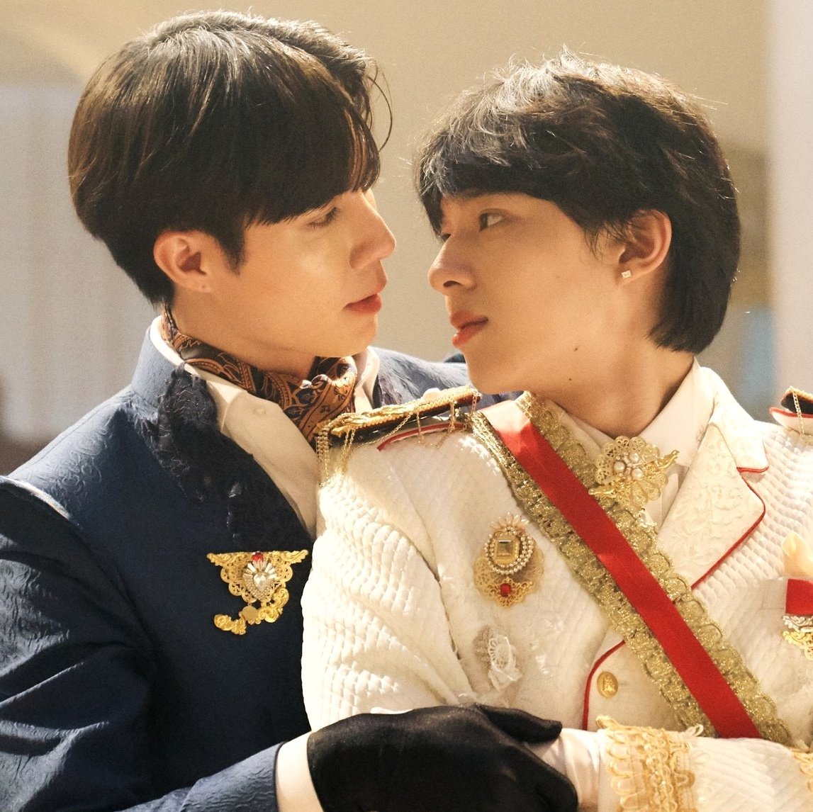 #NoticiasBL📰

El piloto oficial de #TheNextPrinceSeries protagonizado por #ZeeNunew se estrenará el día 31 de marzo

Un guardaespaldas recibe la misión de traer de vuelta al príncipe heredero, al que no le importa la monarquía

#ข้ามฟ้าเคียงเธอSeries