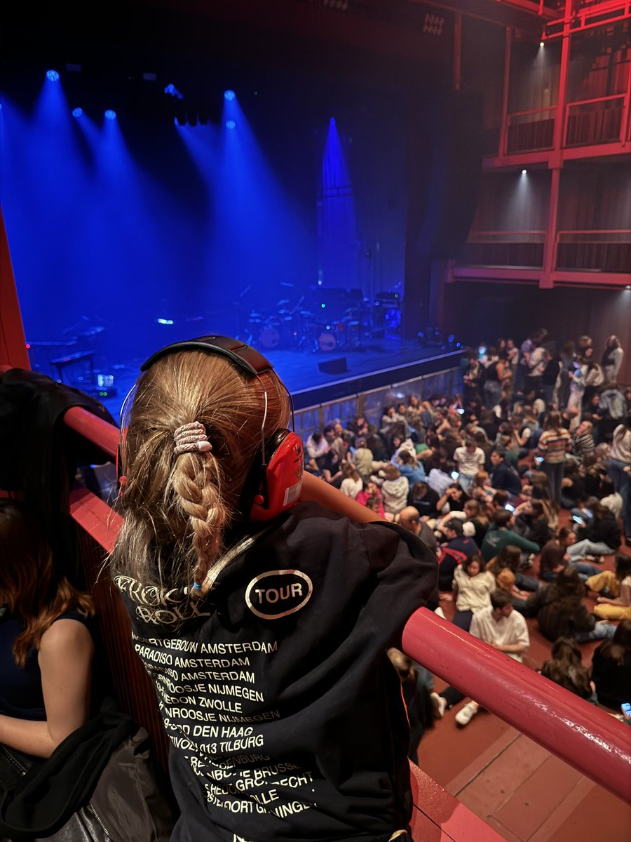 klaas's tweet photo. @froknroll Mona ready to (f)rocknroll https://t.co/arP2SZiyXT