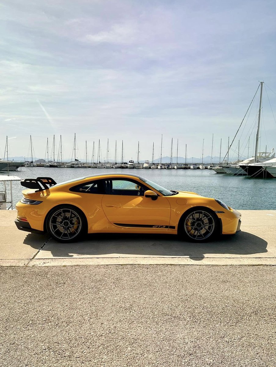 Sexy Signal yellow 992 GT3  💛 #porsche #911GT3 #992GT3 #signalyellow