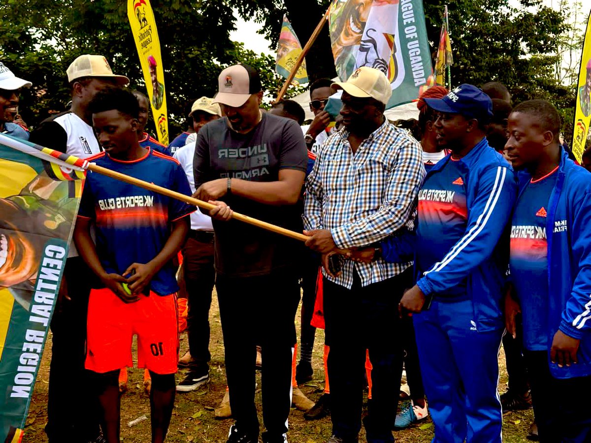 #KMSnews: Just a day after informal sector launches a “Tournament” led by Mr. Michael Nuwagira, another team of @Pl_uganda leaders flags off “Corperate League” at Kampala grace by Mr. @CedricNdilima and CDC Hon @MichealMawanda1, all to promote talents! thanks to Gen @mkainerugaba
